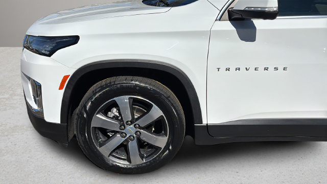 Used 2023 Chevrolet Traverse LT w/ LT Premium Package FWD image 40