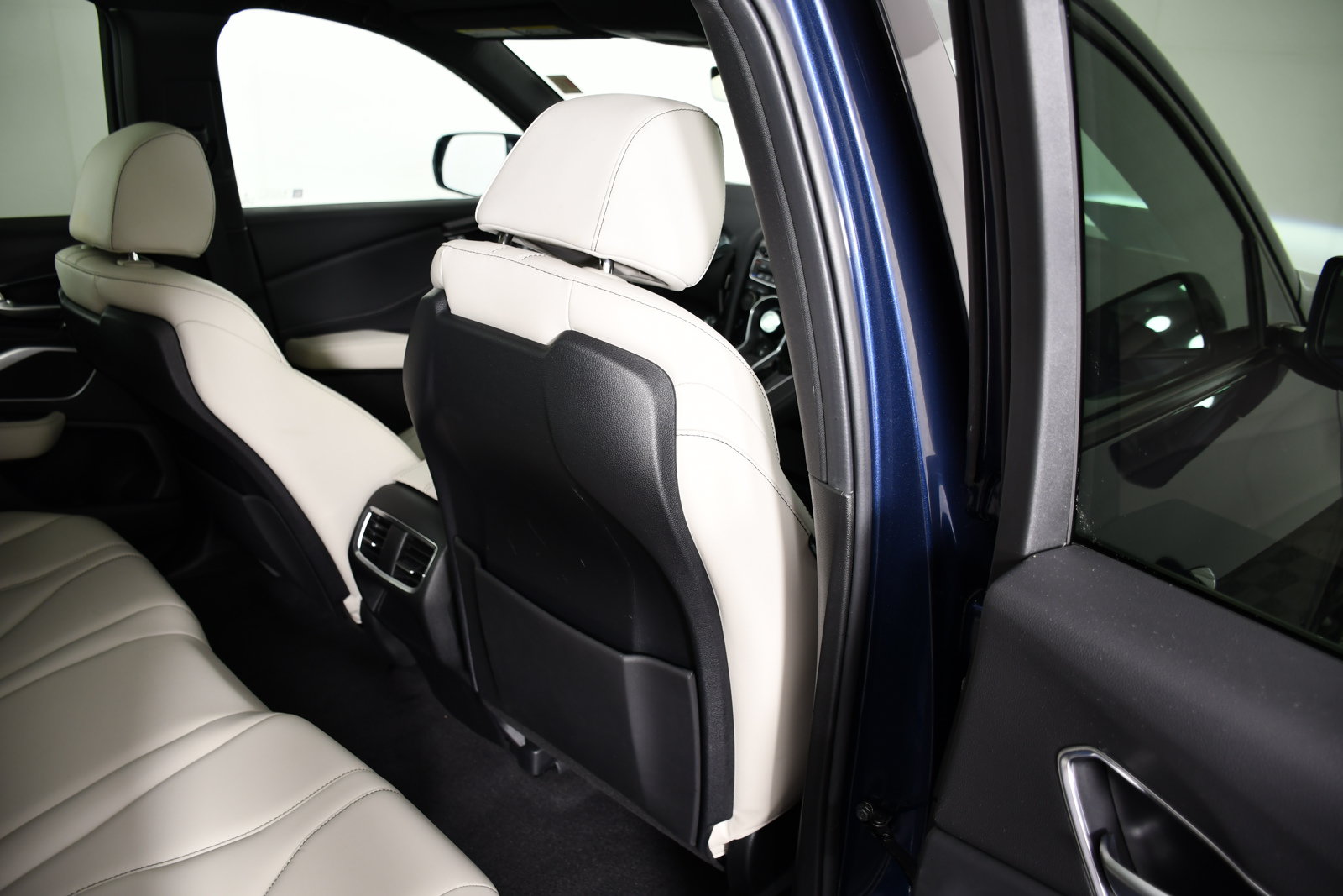 Used 2025 Acura RDX SH-AWD image 43