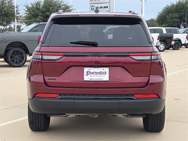 Used 2024 Jeep Grand Cherokee Altitude image 7