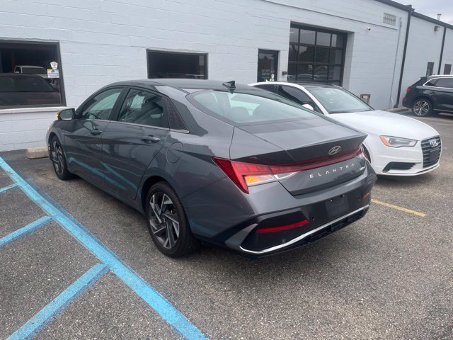 Used 2024 Hyundai Elantra Limited FWD image 7