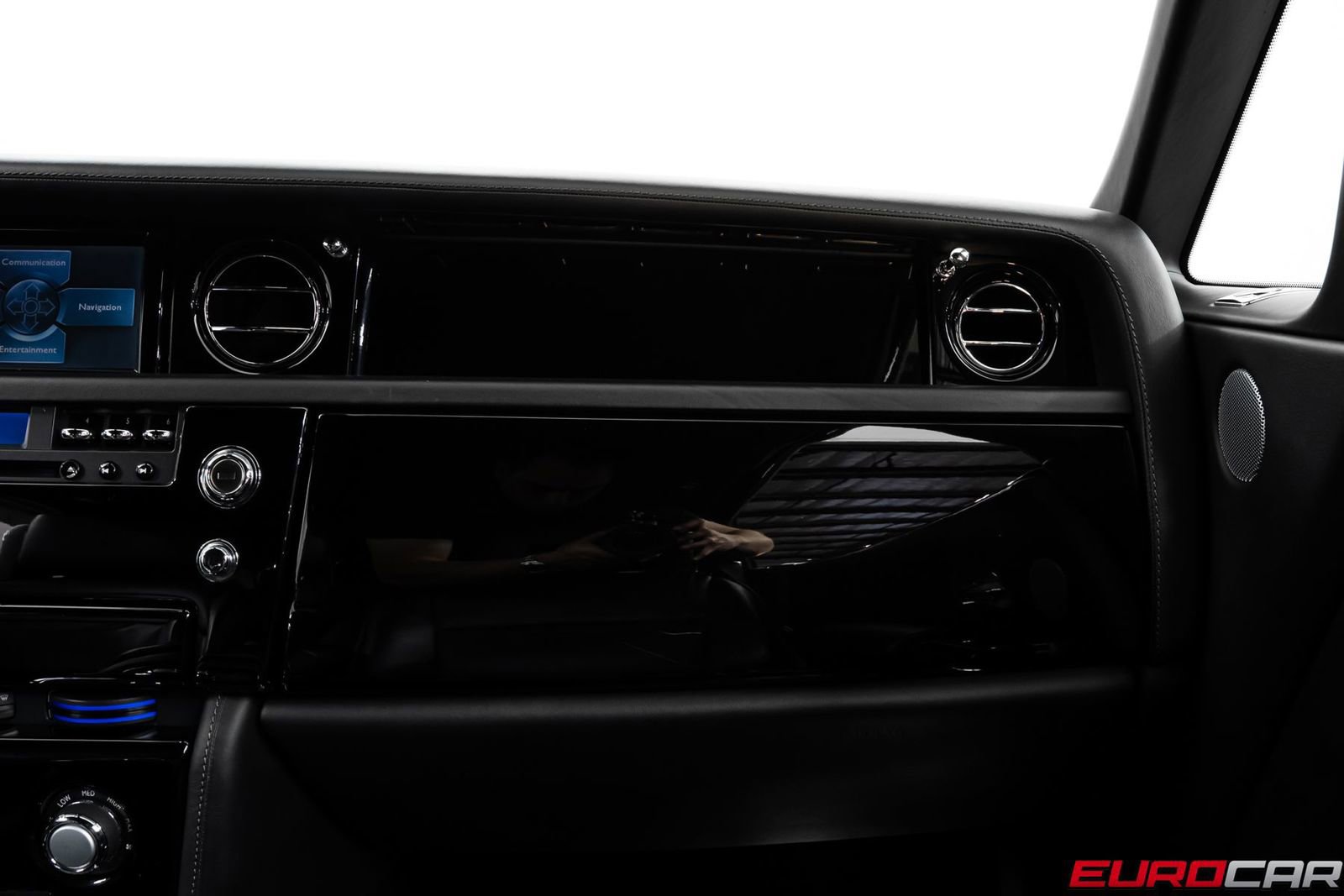 Used 2010 Rolls-Royce Phantom Coupe image 28