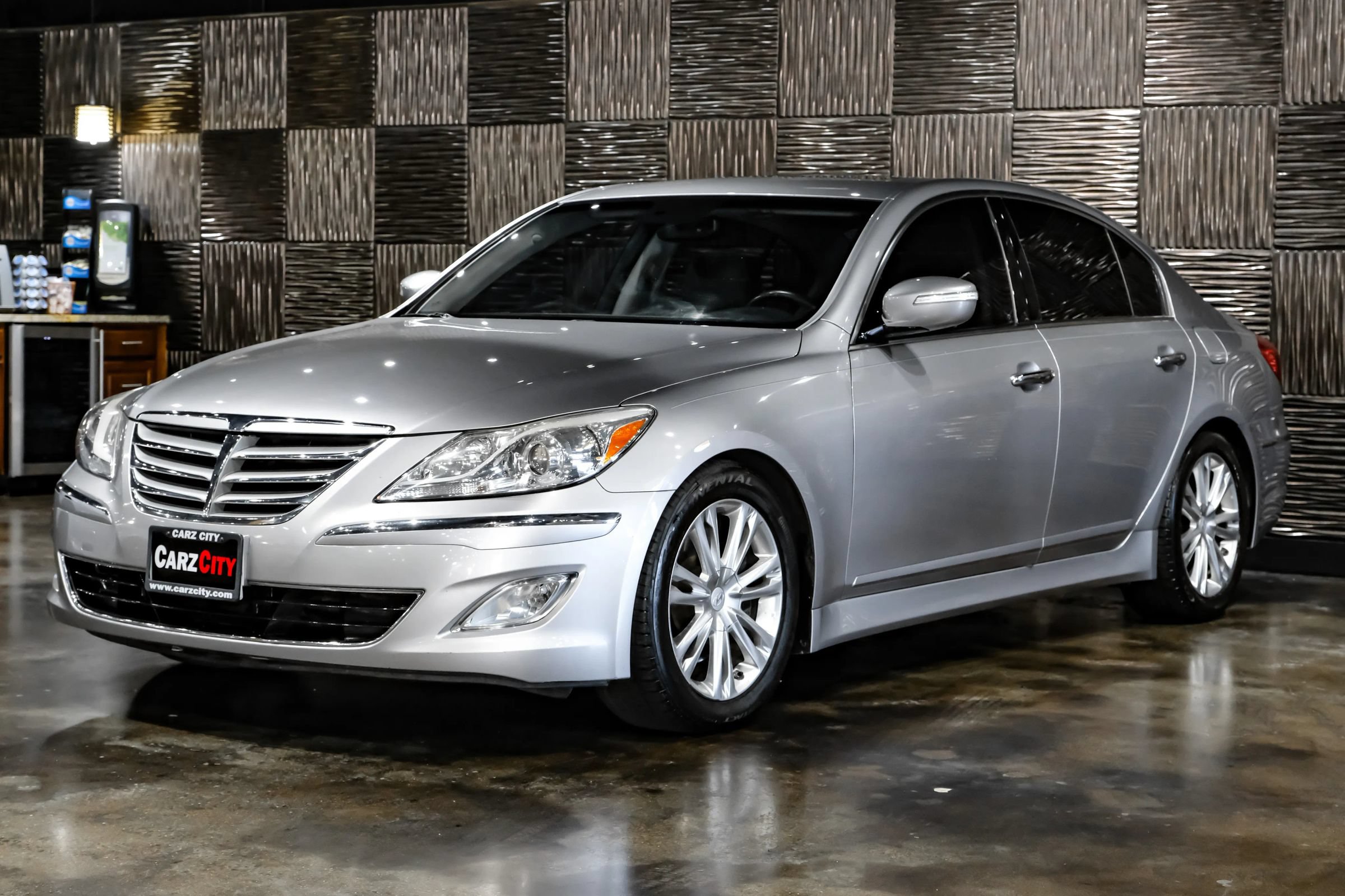 Used 2013 Hyundai Genesis 3.8 w/ Premium Pkg RWD image 7