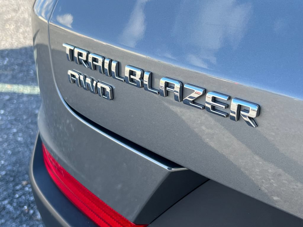 Used 2025 Chevrolet TrailBlazer LT AWD/4WD image 15