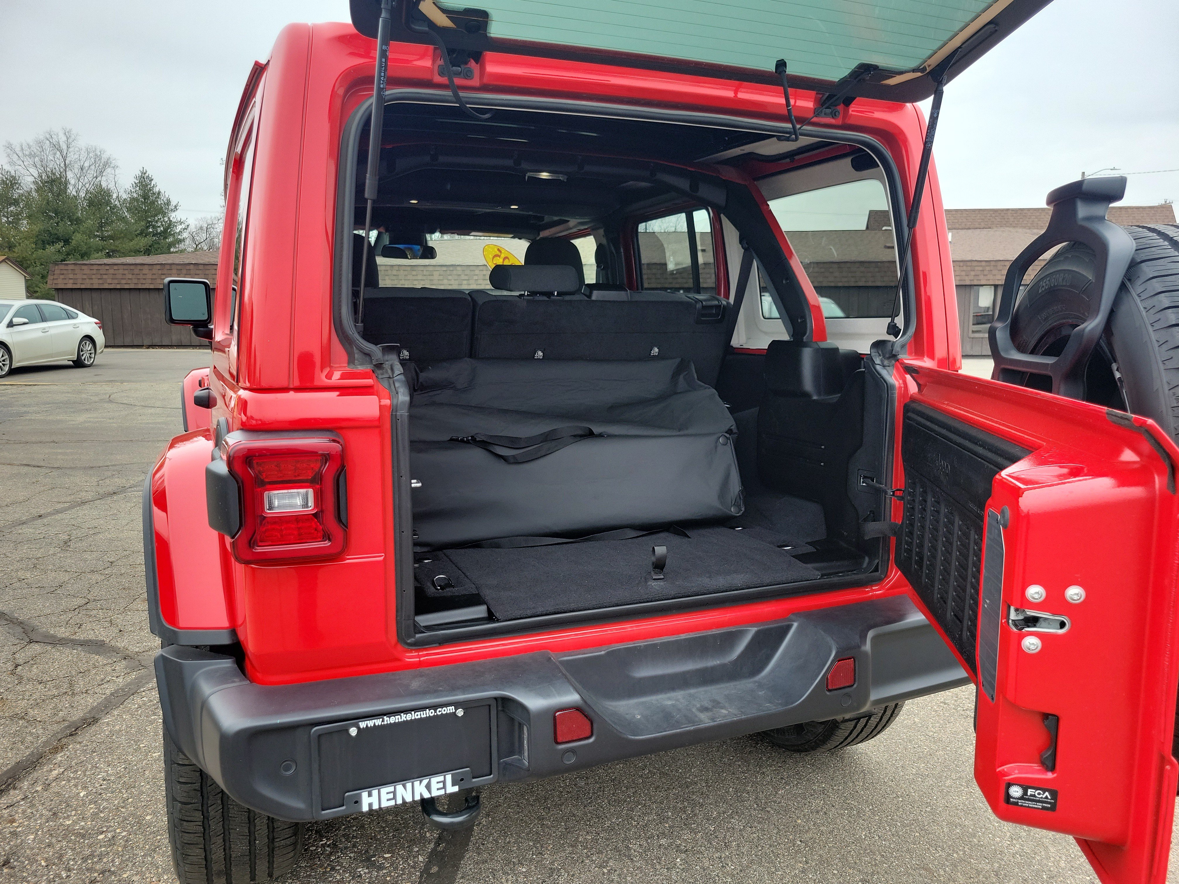 Used 2025 Jeep Wrangler Unlimited Sahara w/ Safety Group AWD/4WD image 19