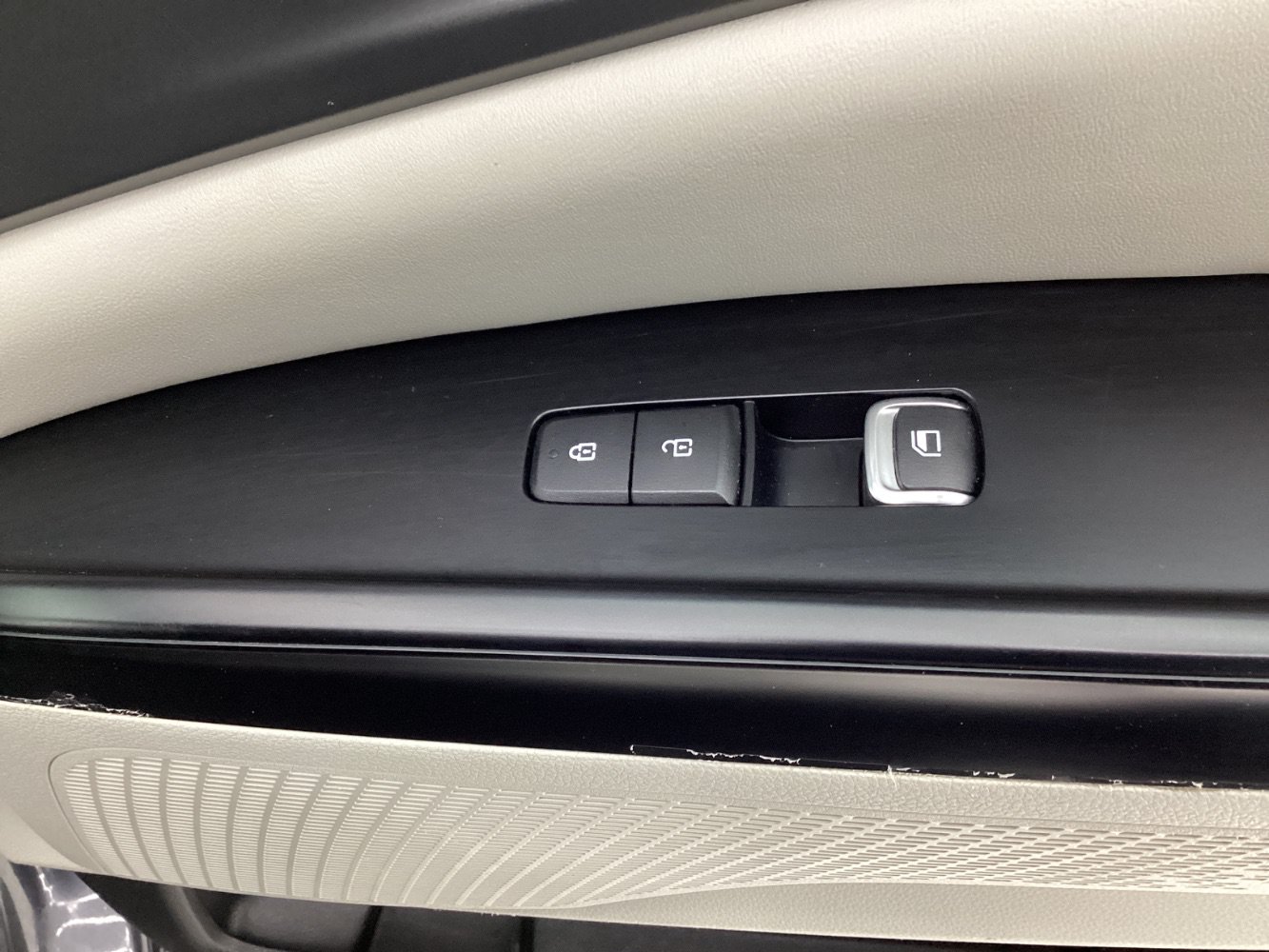 Used 2024 Kia Carnival LX FWD image 40