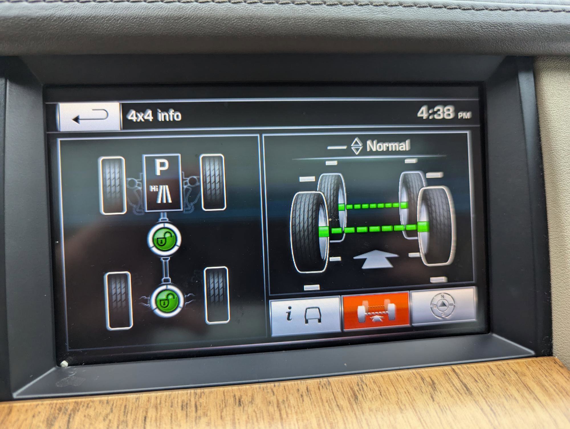 Used 2015 Land Rover LR4 HSE LUX image 28