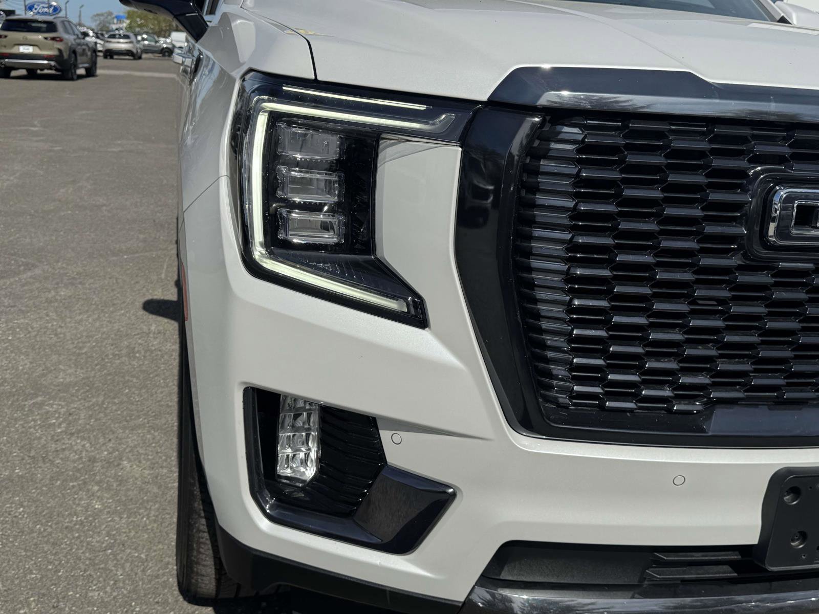 Used 2023 GMC Yukon XL Denali Ultimate AWD/4WD image 7
