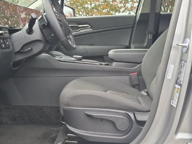 Used 2026 Kia Sportage LX FWD image 11