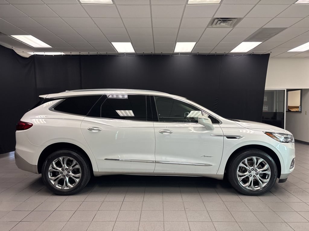 Used 2019 Buick Enclave Avenir w/ Avenir Technology Package FWD image 2