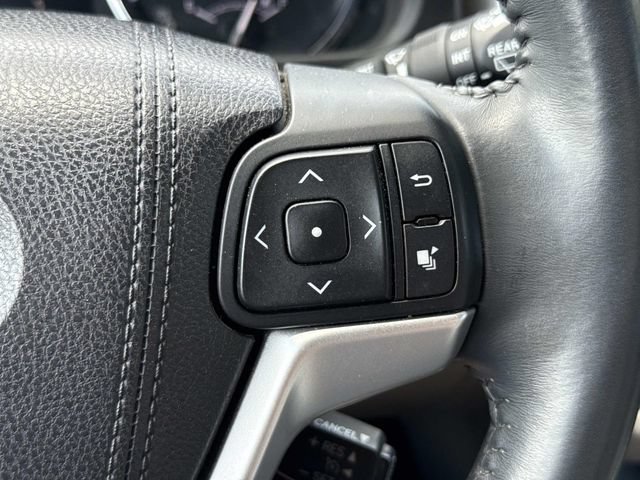 Used 2016 Toyota Highlander XLE AWD/4WD image 24
