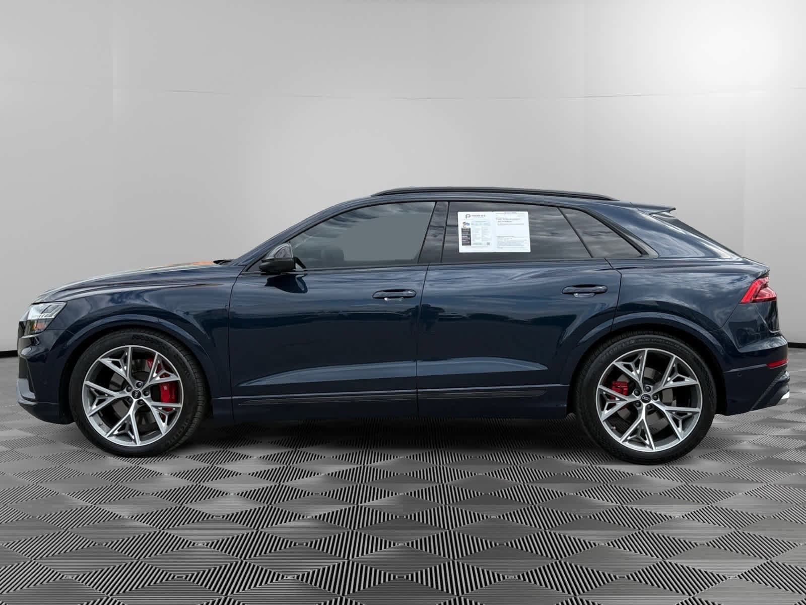 Used 2023 Audi SQ8 Prestige image 2