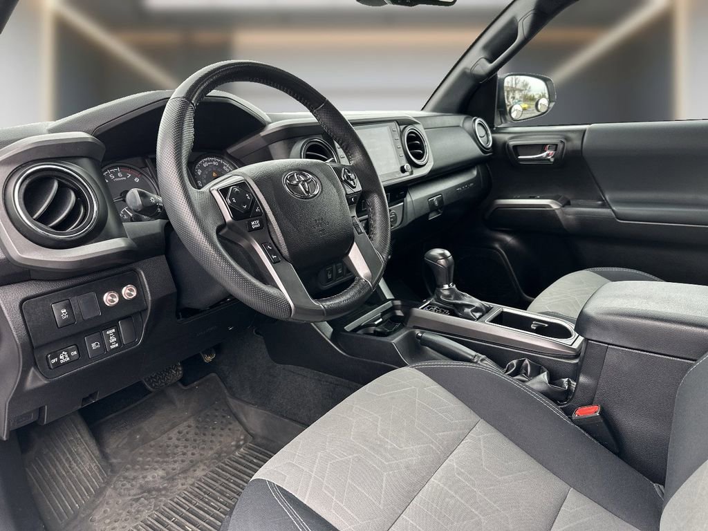 Used 2022 Toyota Tacoma TRD Sport w/ Technology Package image 10