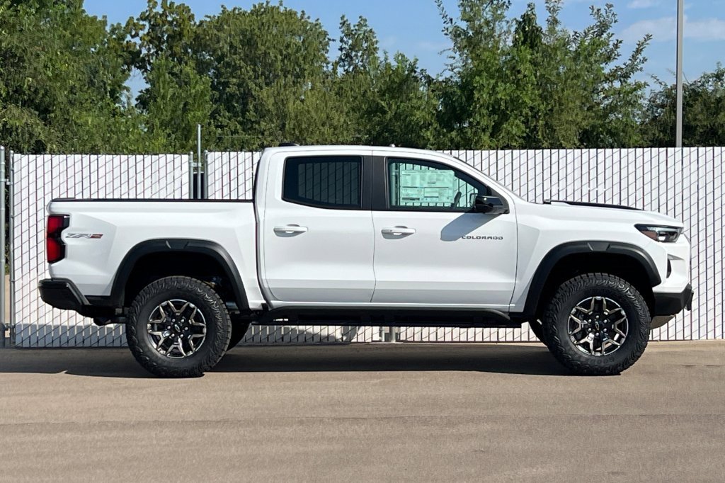 New 2026 Chevrolet Colorado ZR2 w/ Technology Package image 3