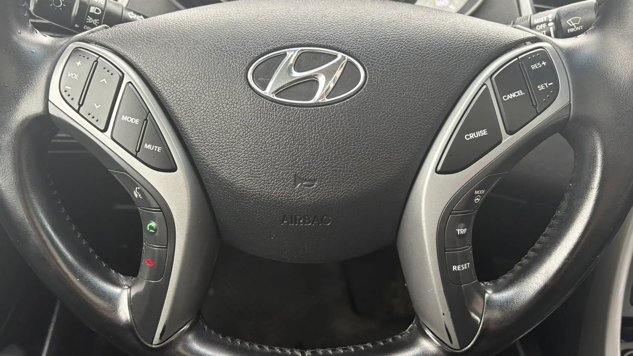 Used 2015 Hyundai Elantra SE w/ Option Group 03 FWD image 17