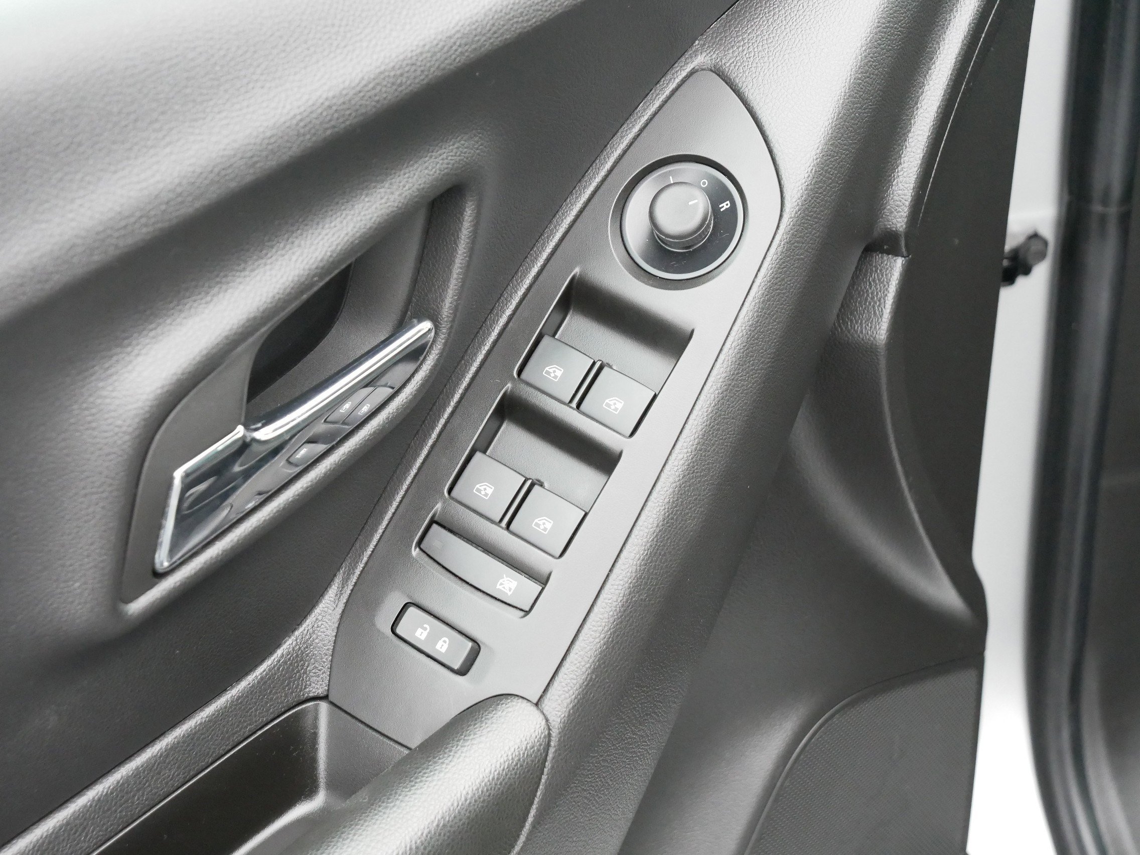 Used 2022 Chevrolet Trax LS w/ Tint and Cruise Package image 19