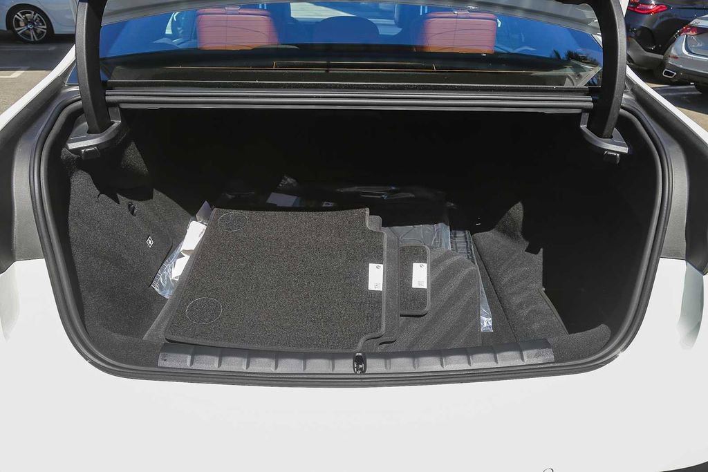 Used 2025 BMW i7 xDrive60 image 22