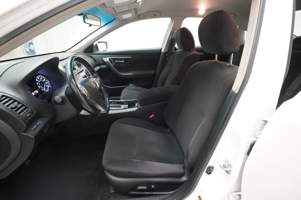 Used 2013 Nissan Altima 2.5 SV FWD image 7