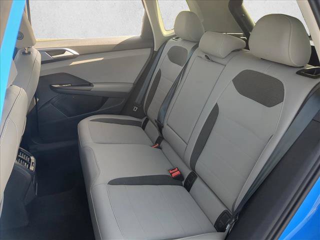 Used 2024 Volkswagen Taos SE AWD/4WD image 17