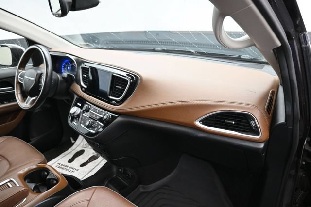 Used 2018 Chrysler Pacifica Limited FWD image 12