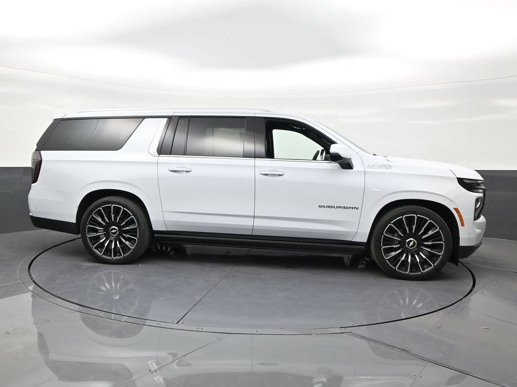Used 2026 Chevrolet Suburban High Country AWD/4WD image 6