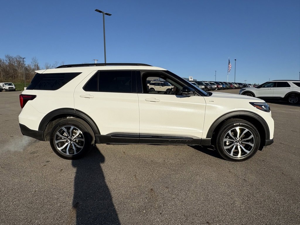Used 2025 Ford Explorer ST-Line image 6