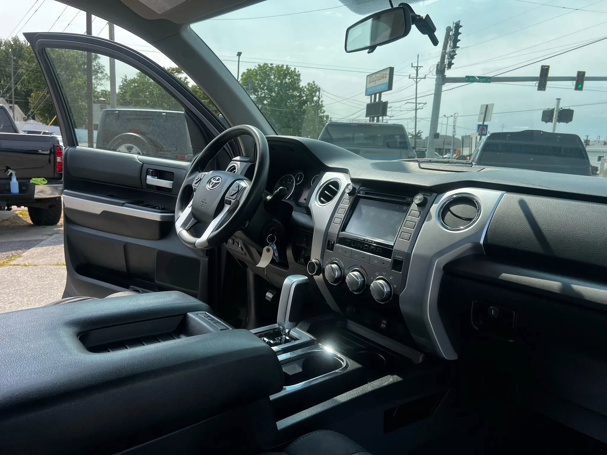 Used 2016 Toyota Tundra SR5 image 24