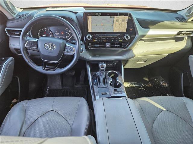 Used 2020 Toyota Highlander Platinum FWD image 17