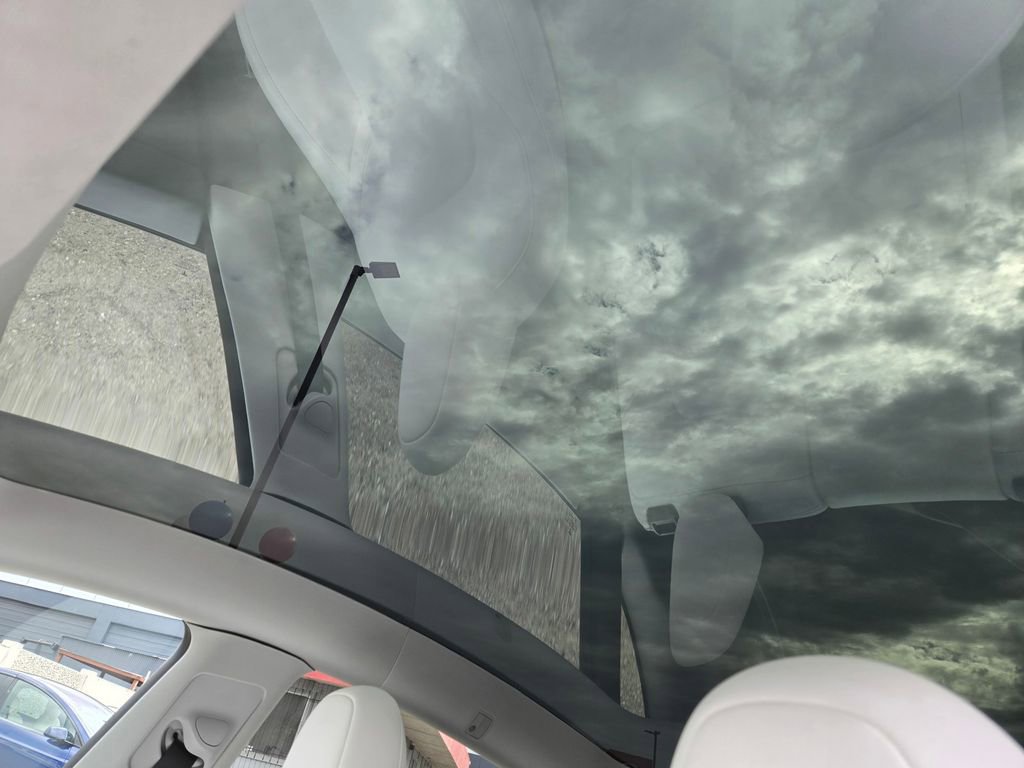 Used 2023 Tesla Model Y 2WD image 16