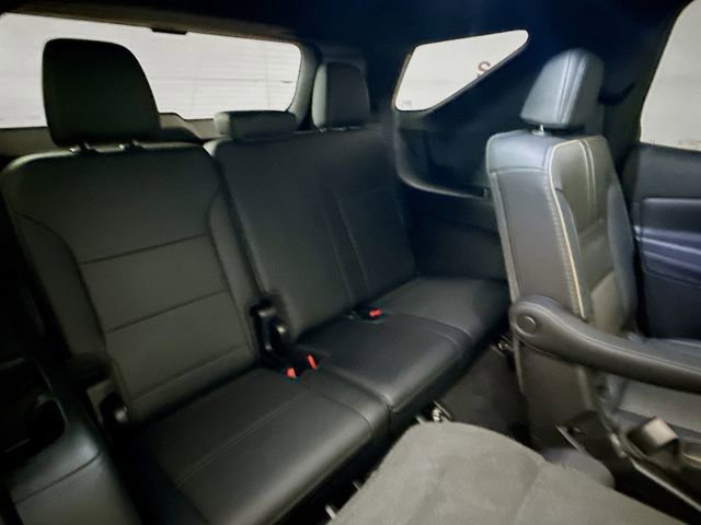 Used 2025 Chevrolet Traverse High Country image 31