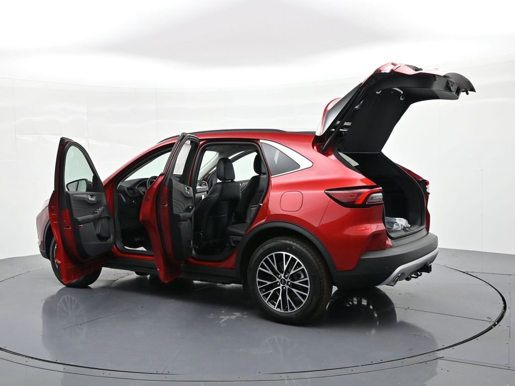 New 2026 Ford Escape SE w/ Class II Trailer Tow Package image 32