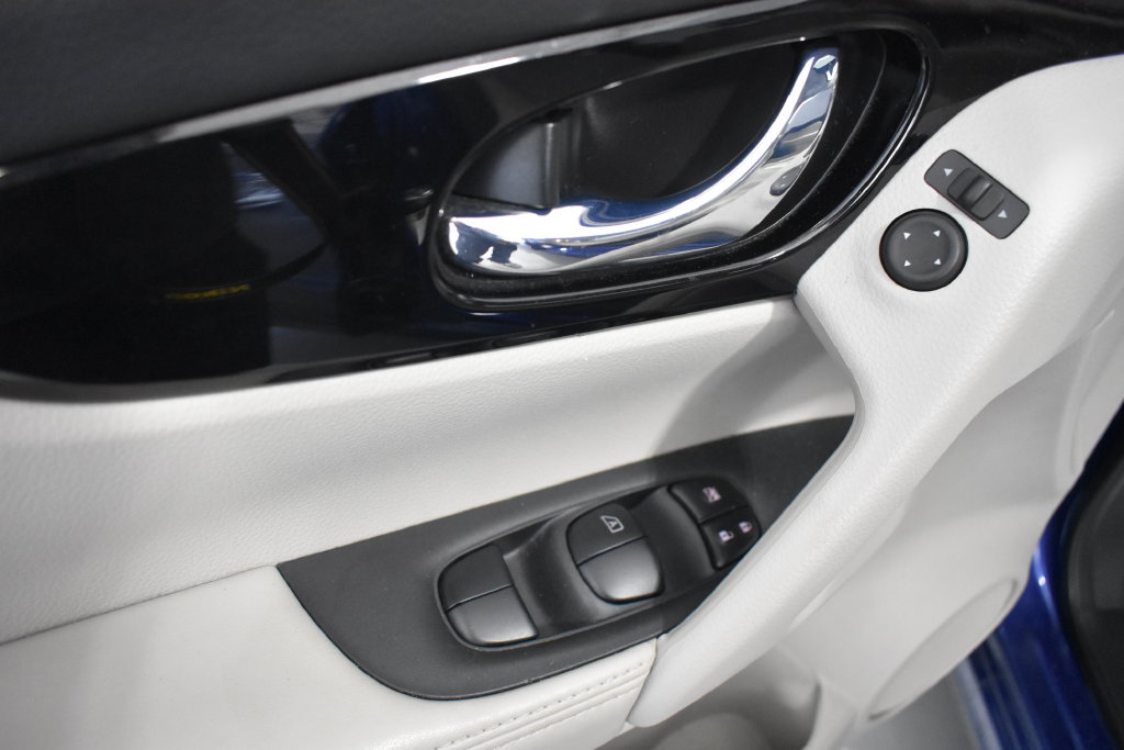 Used 2021 Nissan Rogue Sport SV AWD/4WD image 15
