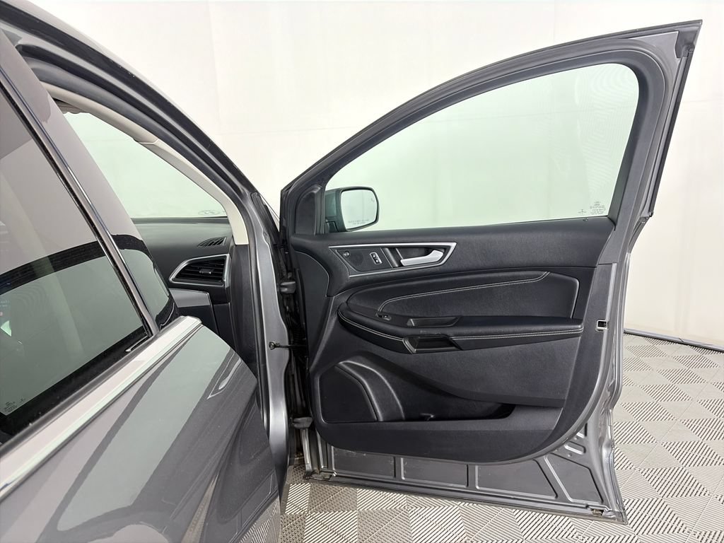Certified 2022 Ford Edge Titanium AWD/4WD image 30