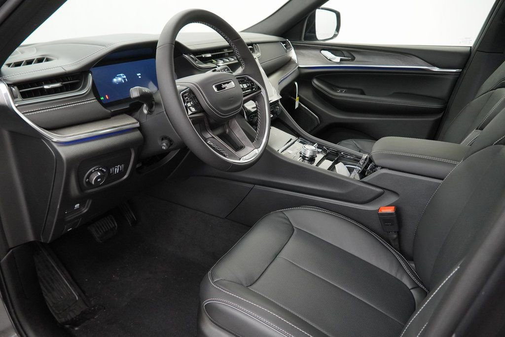 New 2025 Jeep Grand Cherokee L Overland w/ Trailer Tow Package image 16