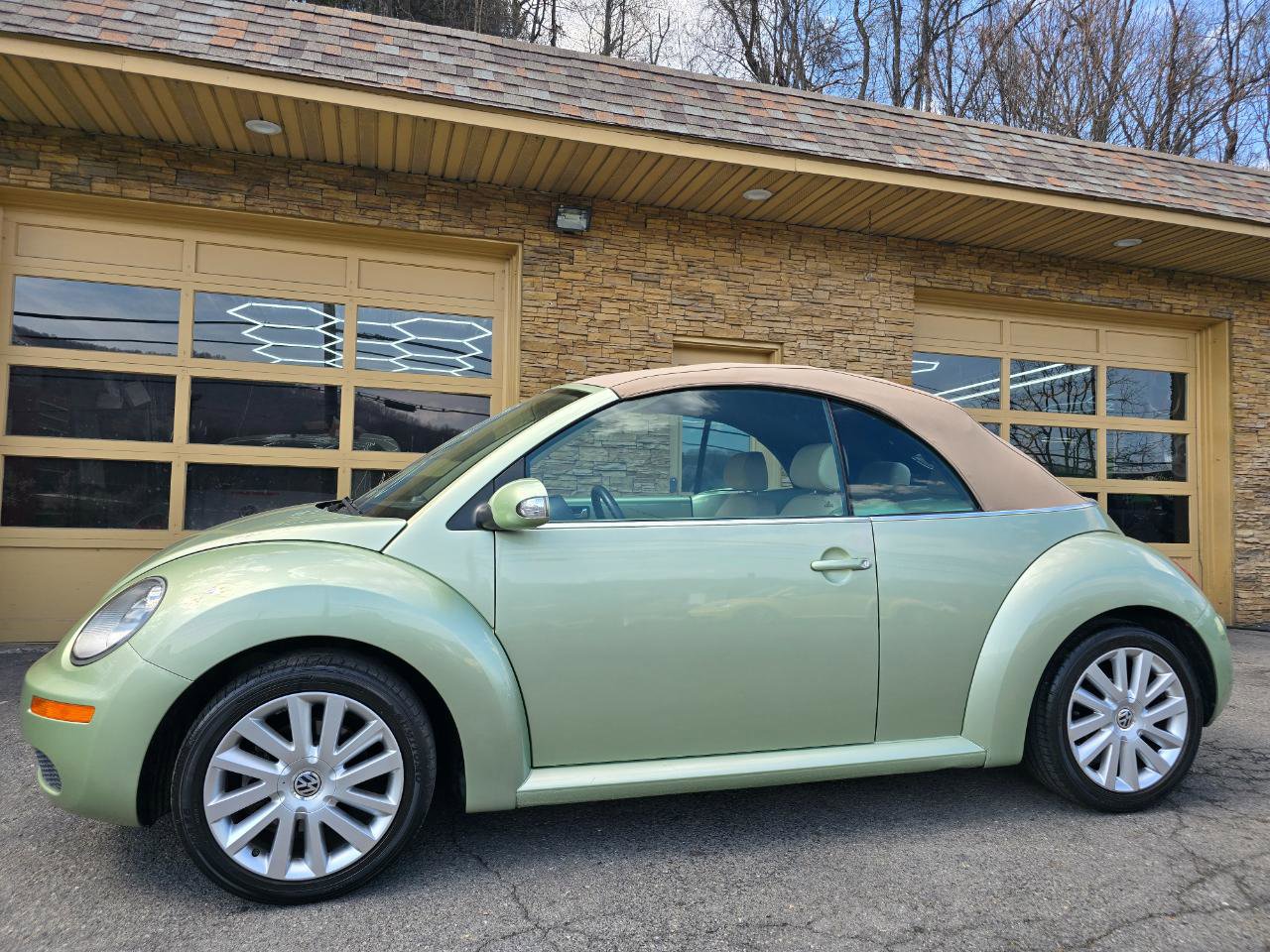 Used 2008 Volkswagen Beetle SE image 31