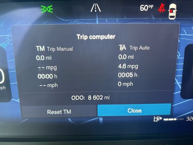 Certified 2025 Volvo XC40 B5 Plus AWD/4WD image 21