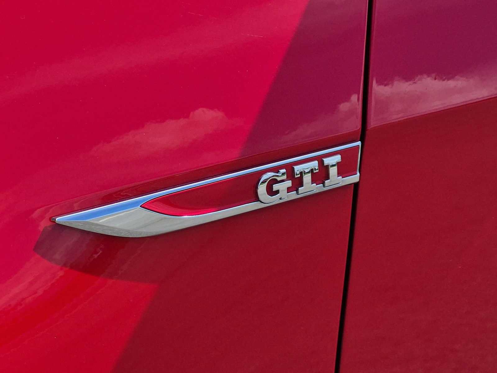 Used 2019 Volkswagen GTI SE FWD image 12
