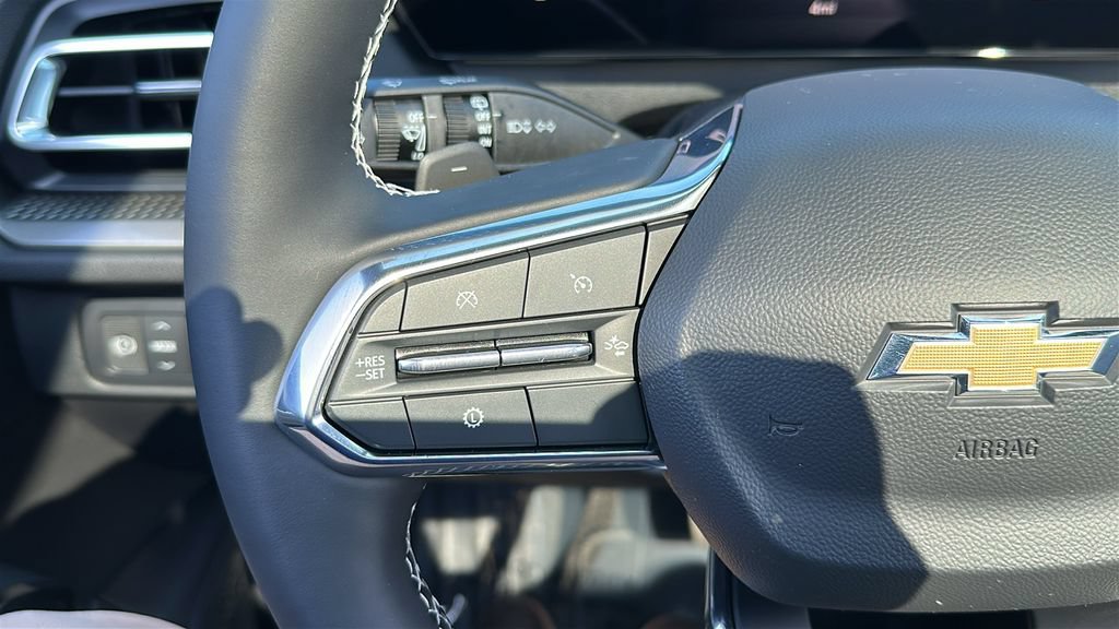 New 2027 Chevrolet Traverse LT w/ Sun and Wheel Package FWD image 16