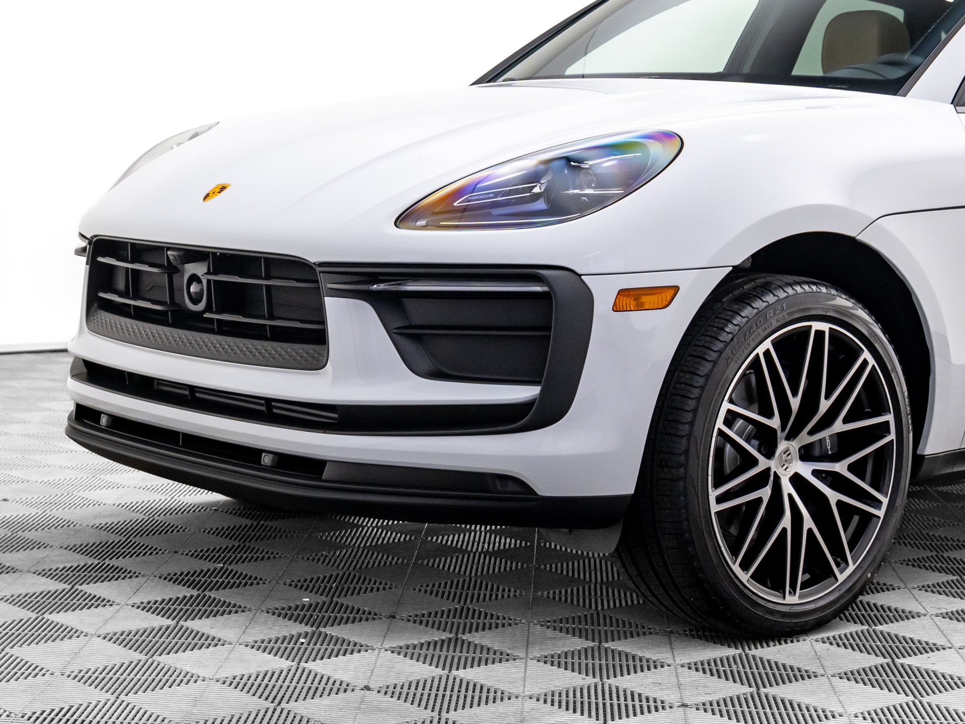 Used 2026 Porsche Macan AWD/4WD image 40