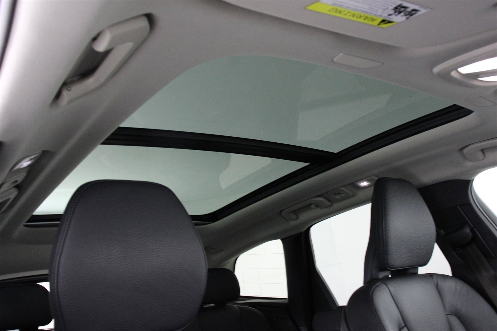 Certified 2023 Volvo XC60 B5 Plus w/ Protection Package Premier image 23