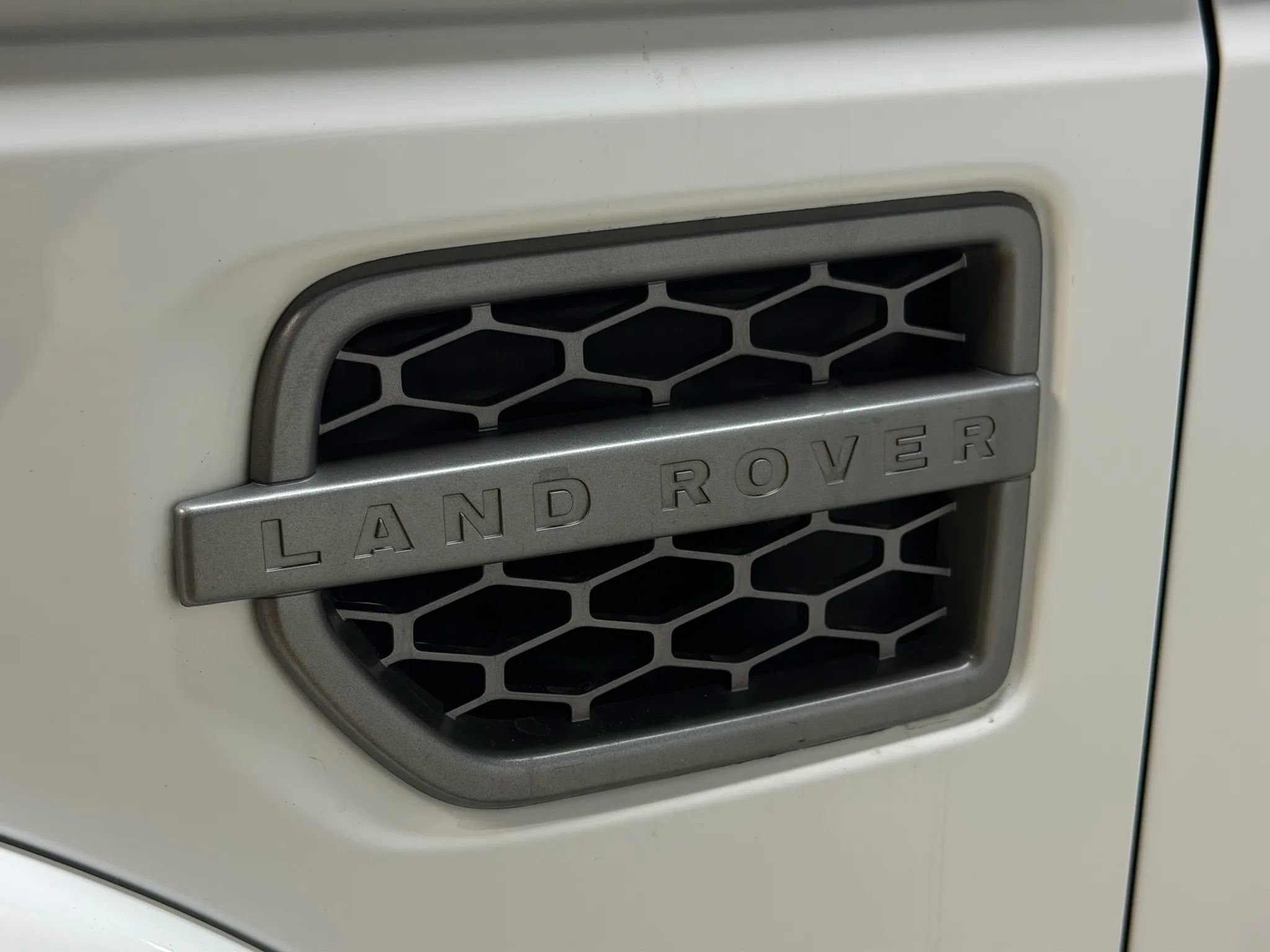 Used 2015 Land Rover LR4 HSE image 11