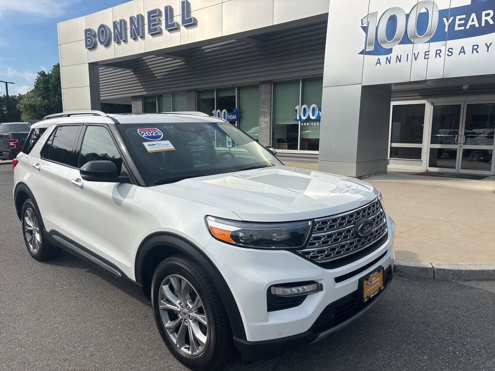 Certified 2023 Ford Explorer Limited w/ Limited Technology Package AWD/4WD image 1