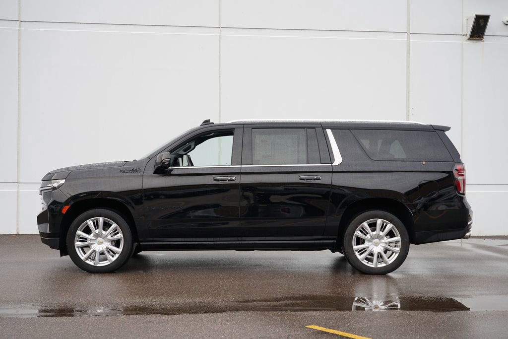 Used 2023 Chevrolet Suburban High Country w/ Premium Package image 6