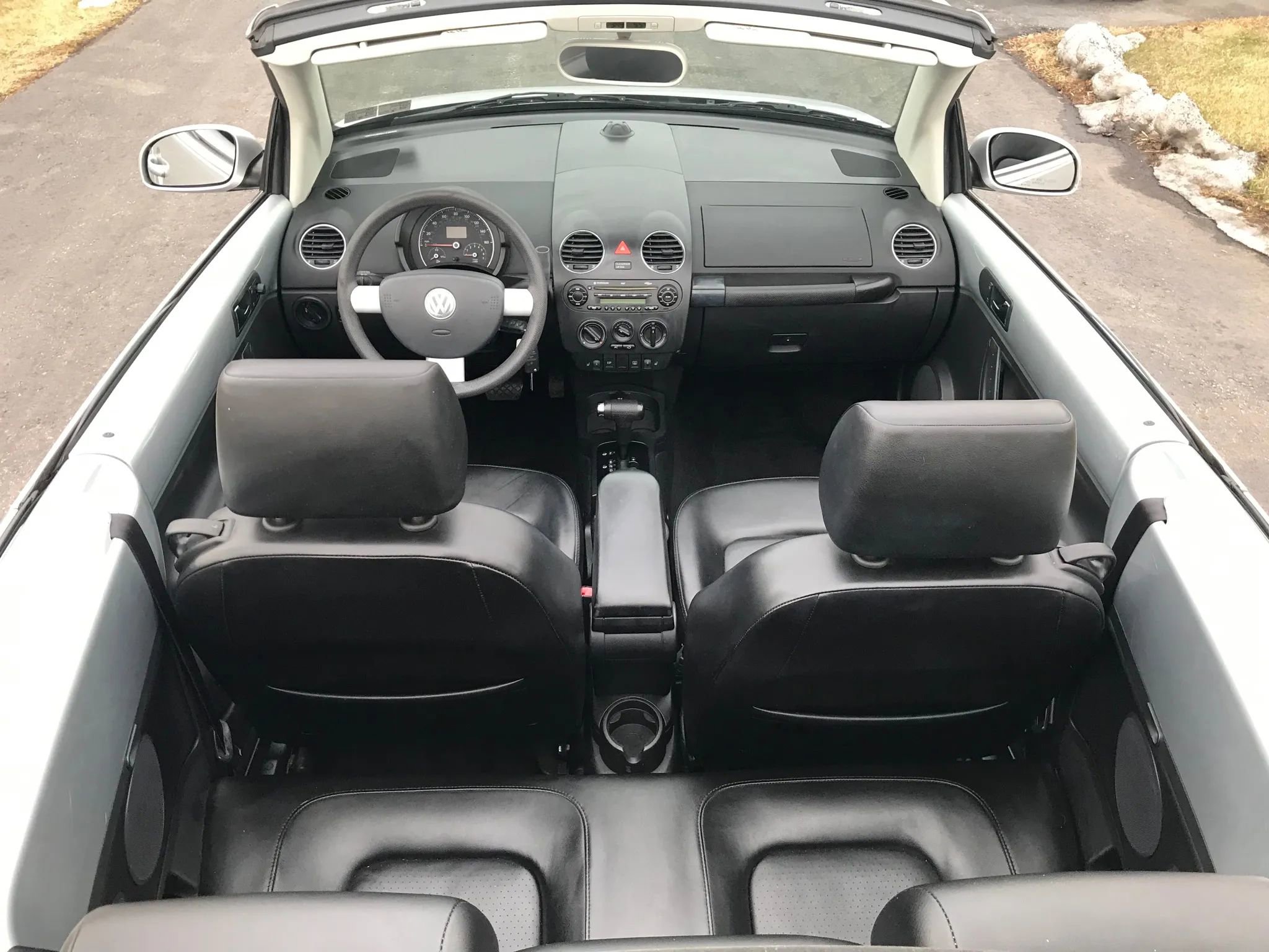 Used 2006 Volkswagen Beetle Convertible w/ Package 1 image 3