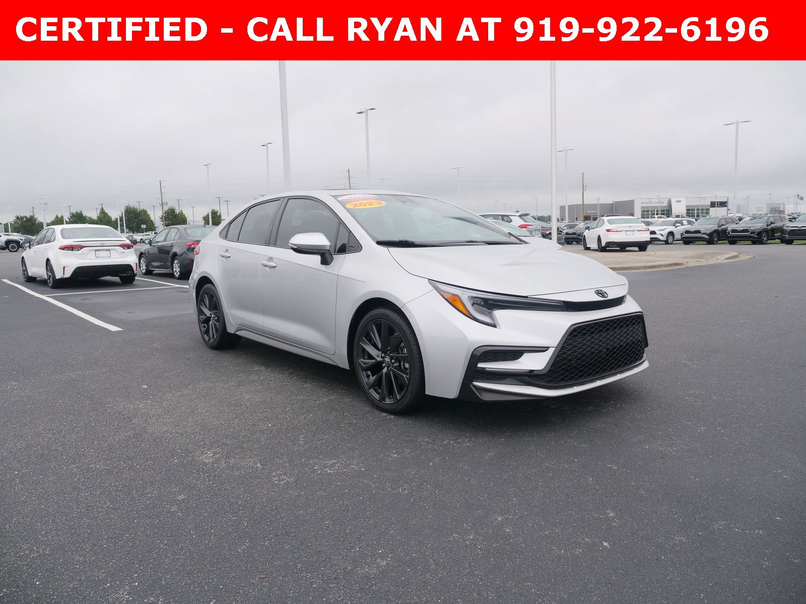 Used 2023 Toyota Corolla SE image 2