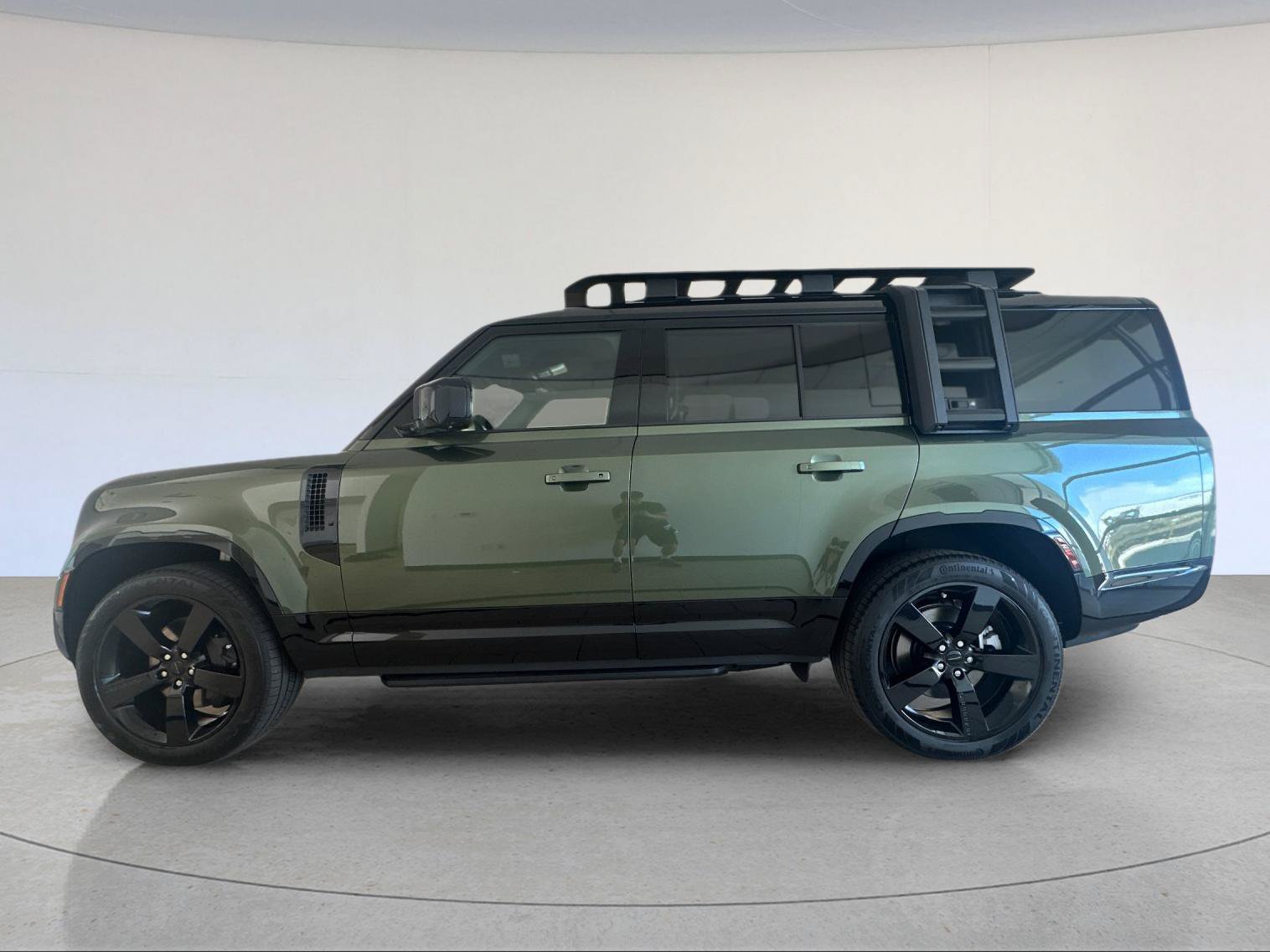 New 2026 Land Rover Defender 130 X-Dynamic SE AWD/4WD image 3