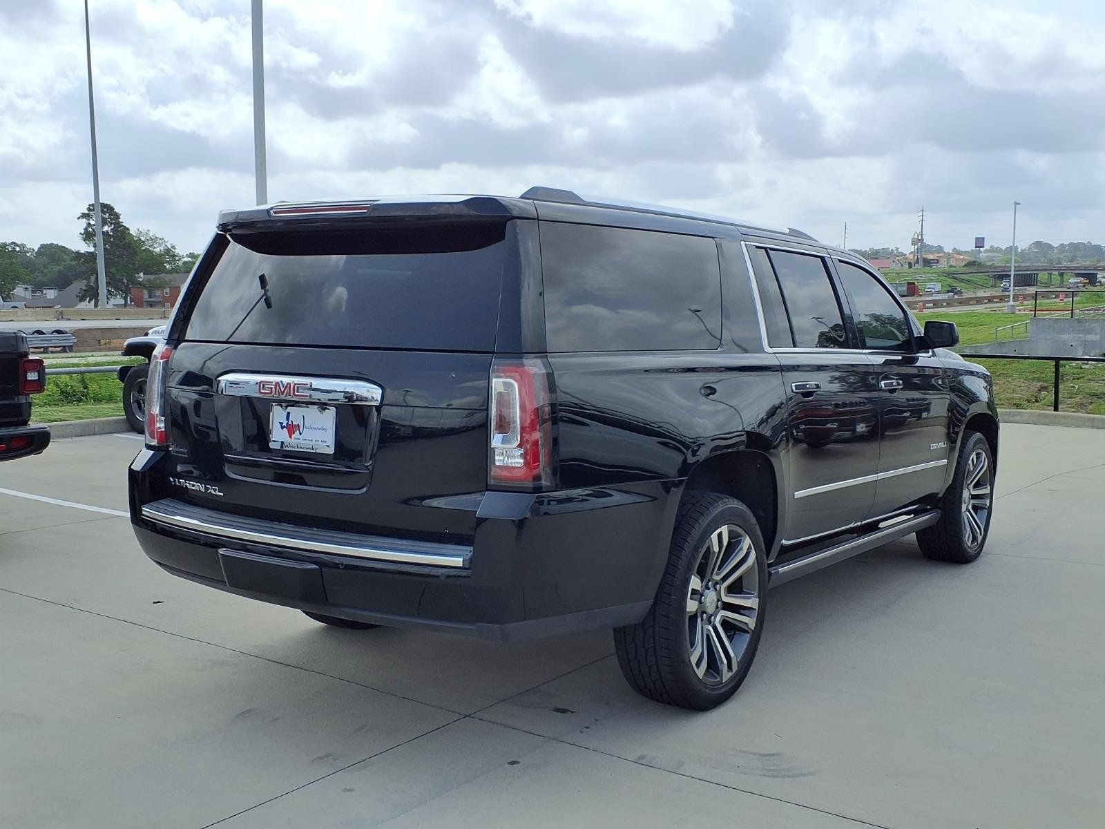 Used 2018 GMC Yukon XL Denali w/ Denali Ultimate Package RWD image 6