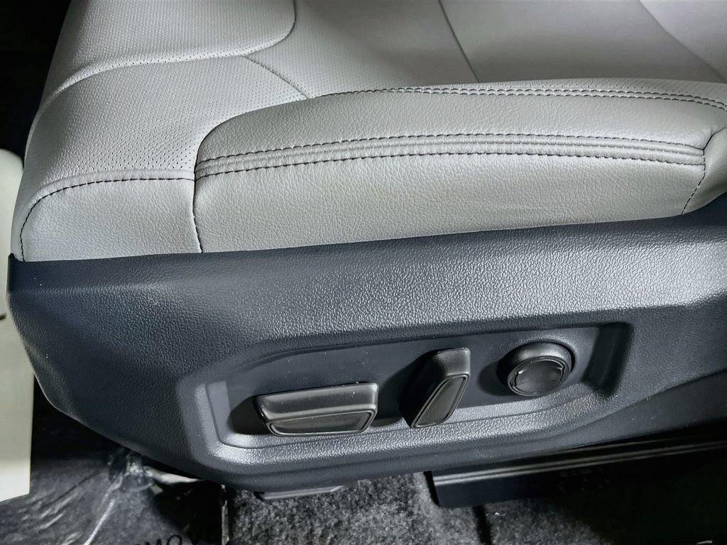 New 2026 Toyota Tundra Limited AWD/4WD image 15