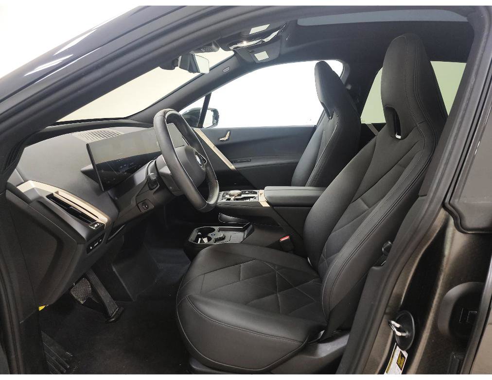 Used 2024 BMW iX xDrive50 w/ Sport Package AWD/4WD image 7