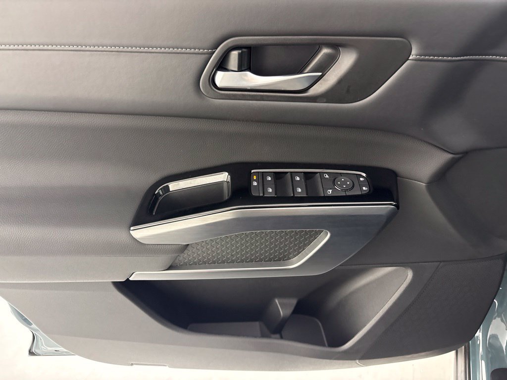 New 2026 Nissan Pathfinder SL FWD image 26