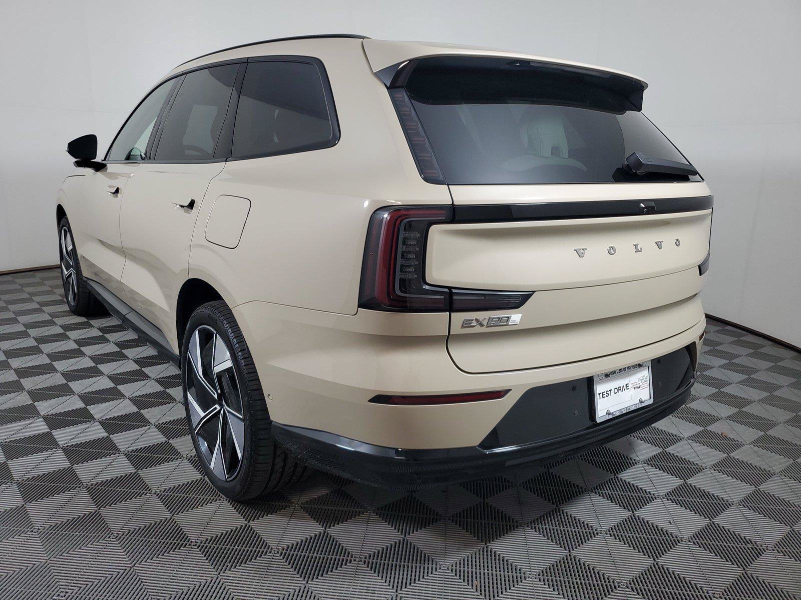 Used 2025 Volvo EX90 Ultra AWD/4WD image 4